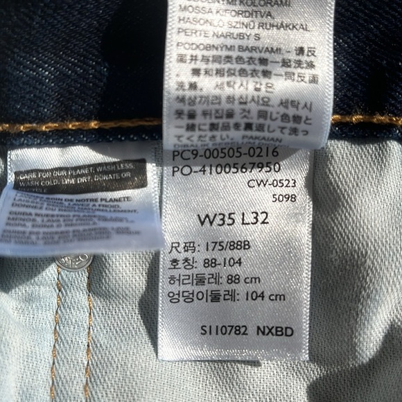 Levi Strauss 505 Denim Jeans Men’s 35 W X 32 L Dark Blue Wash Roomy Fit Classic - Picture 9 of 17